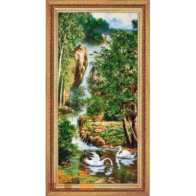 Вертикальна гобеленова картина Пара лебедів у струмку з водоспадом 88х47см